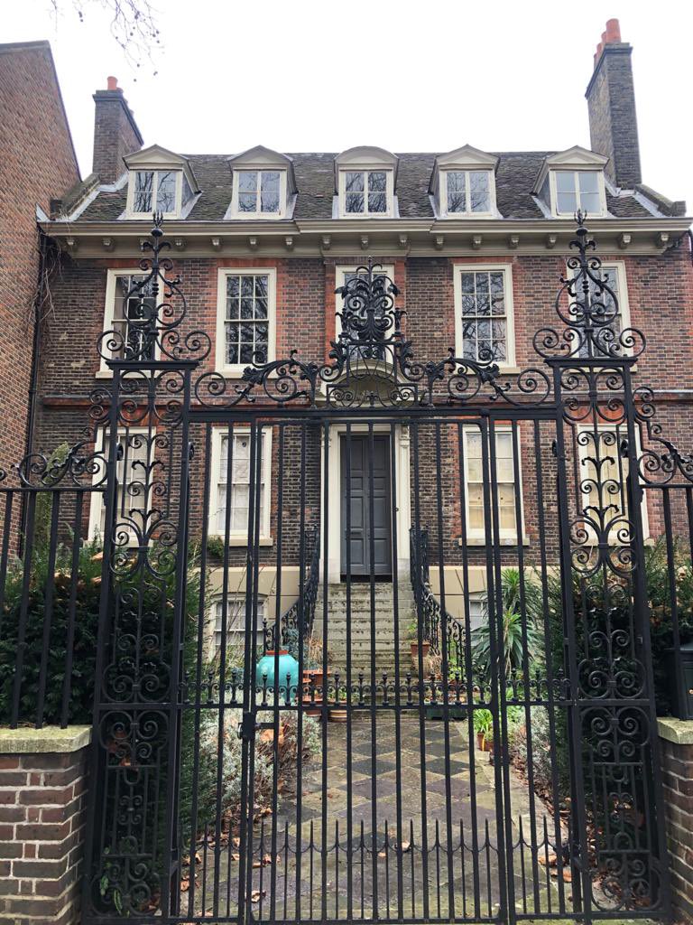 Some of the houses on Stepney Green are really beautiful. A sweet-flowing sewer would have added wonderfully to the ambience...  #BlackDitch