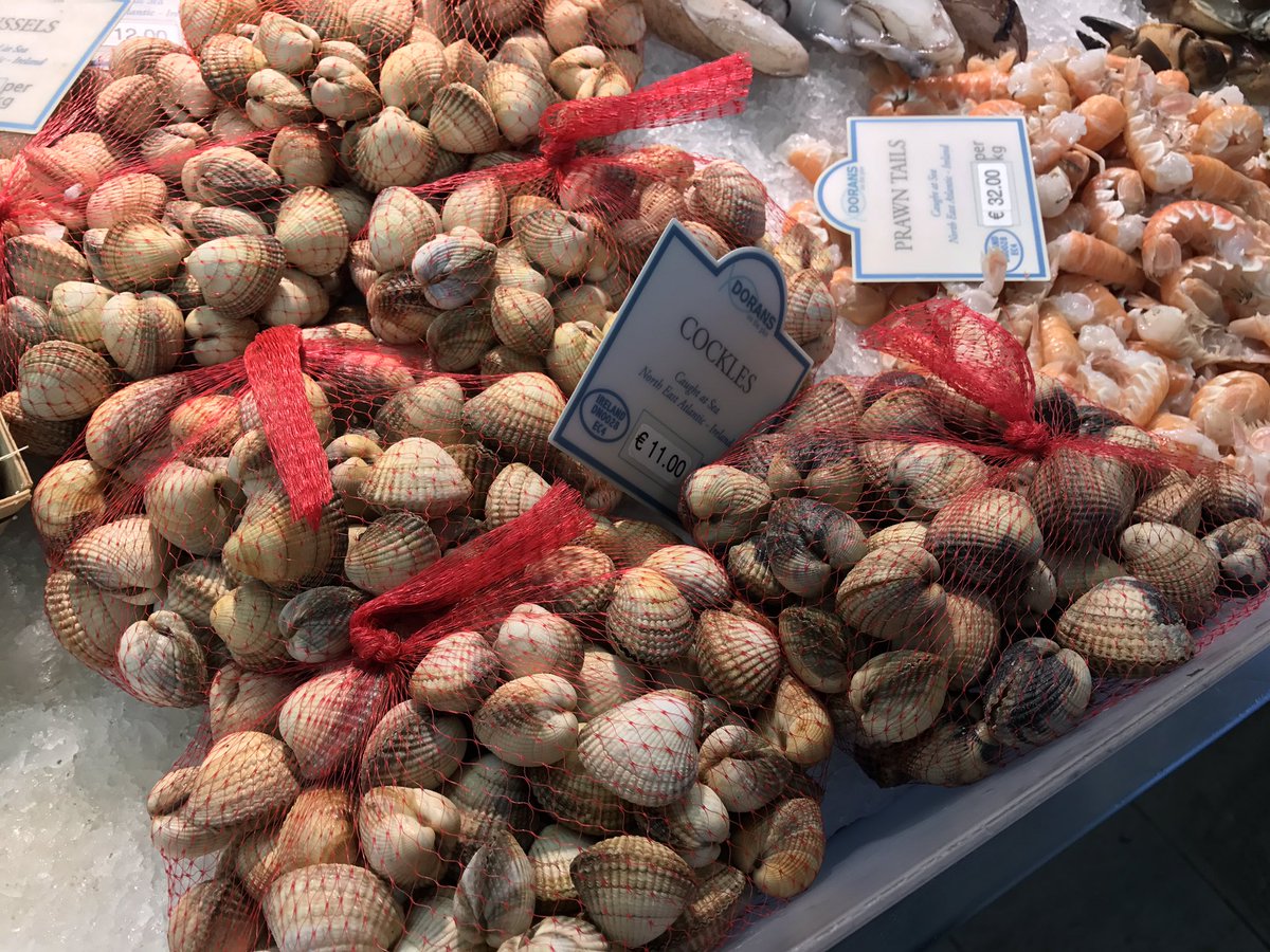 プリヒル姉さん ロンドン魚屋 旨味があってジューシー 程よい貝の歯応え めっちゃ美味しいからね ただし殻が極厚なので調理は時間かかるよ Paloude Clamsあさり あさりね 普通の 砂抜きのコツは塩水はあさりの頭が出るくらいで 新聞とか被して プリヒル姉さん ロンドン魚屋 旨味があってジューシー 程よい貝の歯応え めっちゃ美味しいからね ただし殻が極厚なので調理は時間かかるよ Paloude Clamsあさり あさりね 普通の 砂抜きのコツは塩水はあさりの頭が出るくらいで 新聞とか被して