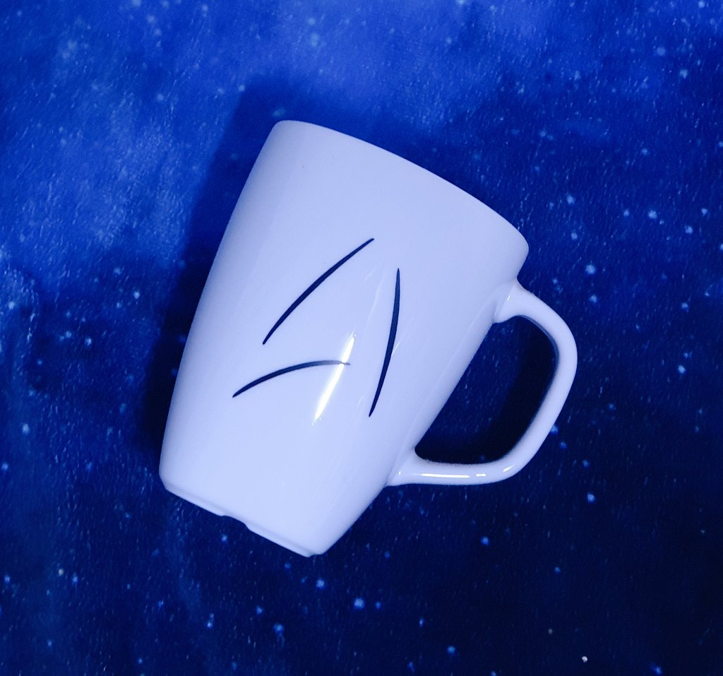 마지막 인줄 알았던 추가 이벤트
나는 늦덕이라 너무너무 슬프다! 본즈커크에 늦게 입덕한 당신을 위해 이 트윗을 인용하여 늦덕의 고충을 남겨주신 분 들중 한분께 아래 비욘드 커크 머그컵을 보내드립니다. 
#본즈커크 ~1월 9일 추첨