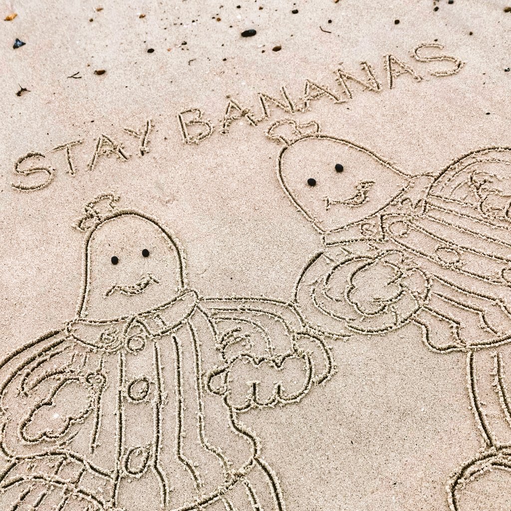 Bumping elbows & working in their jim-jams, the bananas are ready for Lockdown 😁👍
Stay Bananas 🍌 #BananasInPyjamas #careyblyton
💛 #StaySafe #sanddrawing #beachart 🌊🌊🌊 #Lockdown2021 #morale #Lockdown2020 #comics #cartoons ✍️ #SandBanksy #shorelinesally character No.621 622