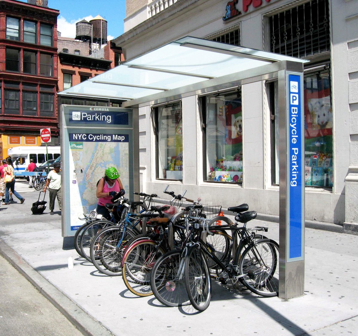 NEW: We've released a report highlighting the severe lack of bike parking in NYC, and ideas to make this option more available + secure across the 5 boroughs.Use  #BikeParkingNYC to share your thoughts + photos, and follow thread for key takeaways.  https://www.transalt.org/bike-parking-report
