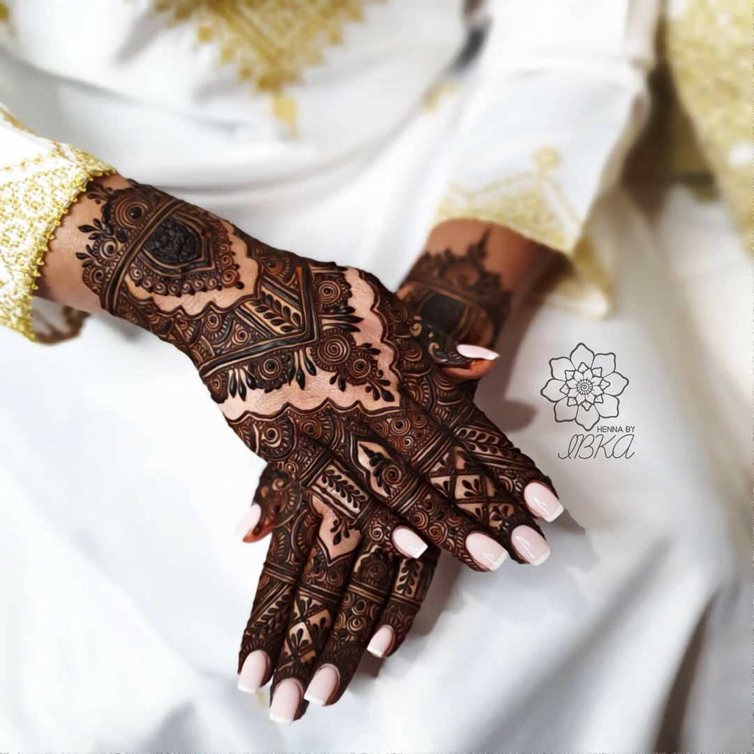 the_fab_app's tweet photo. Deeper the Color, Higher the Parameter of #Love... 😍
Such a beautiful #Artistic Designs Imprinted on her Hands with #Henna.. 😍
#indianbride #indianwedding #mehndidesign #mehendi #mehendidesign #hennaartist #hennatattoo #hennaart #hennapro #hennastain #purelove #weddingmehndi https://t.co/7FCcAxsvqi