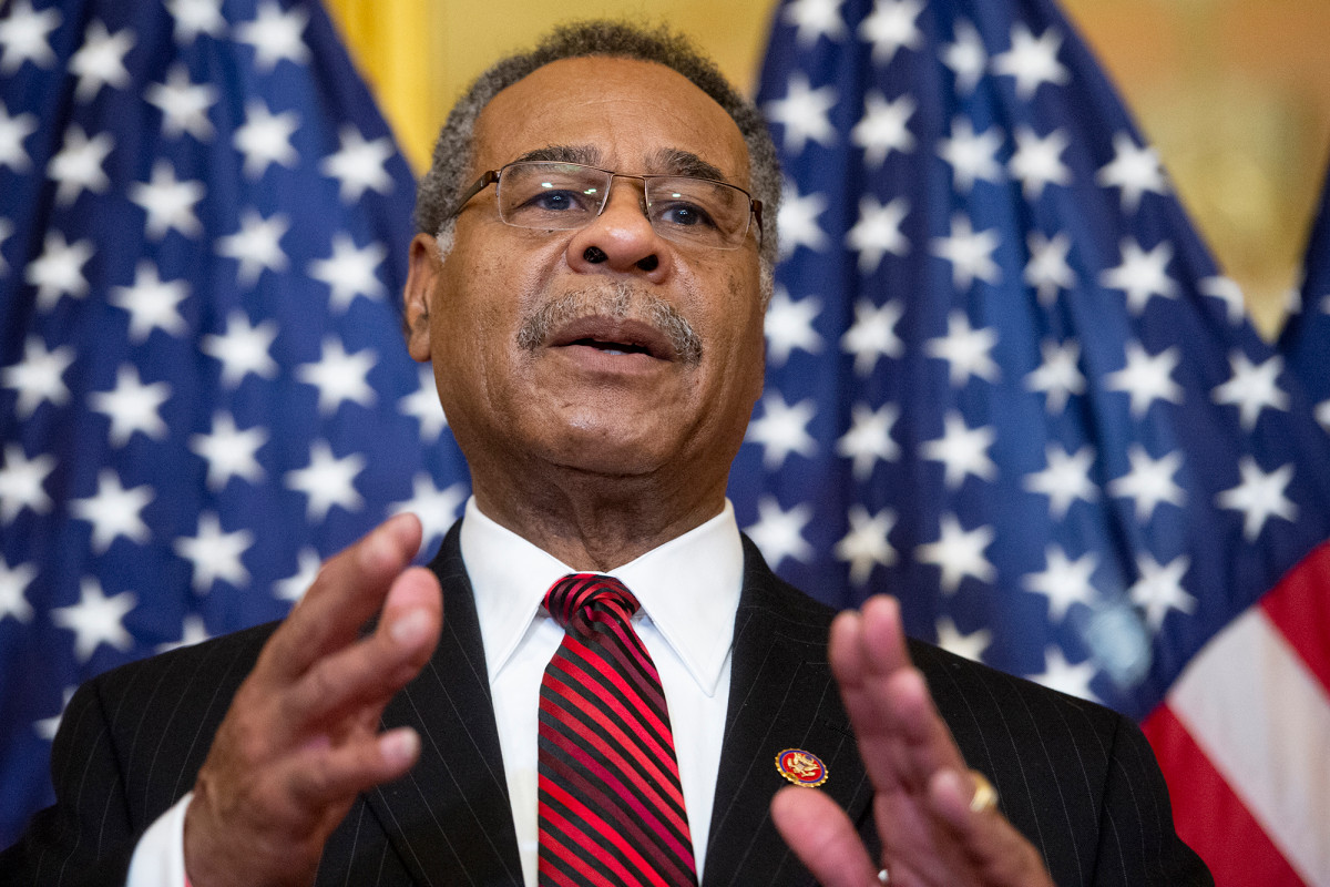 Rep. Emanuel Cleaver closes Congress' opening prayer with 'amen and awoman'