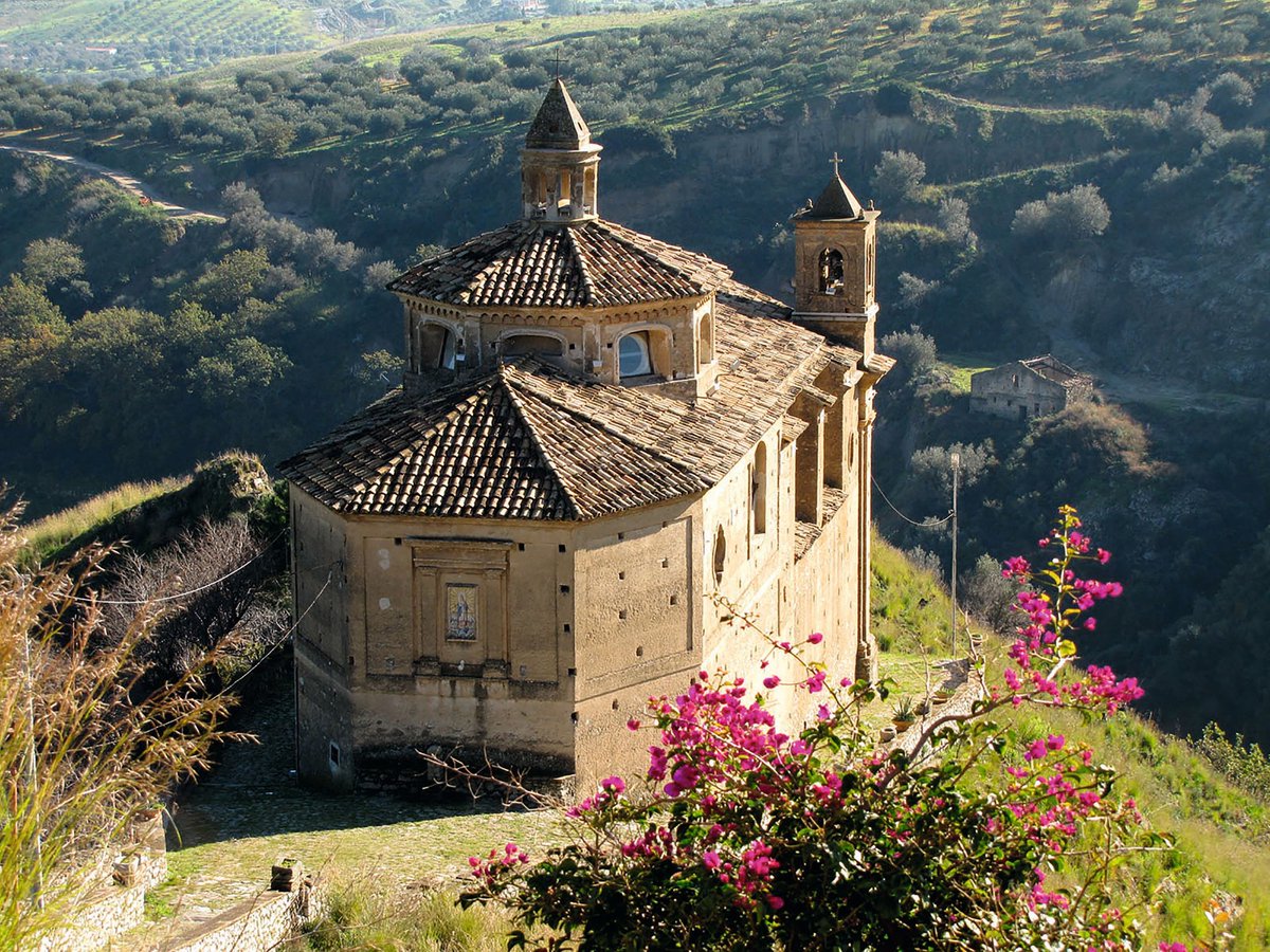 wanderlustmag's tweet photo. The remains of Greek settlers and Byzantine and Norman invaders make the Cammino Basiliano a thrilling historic stew.
What will you discover along the Basil Way in southern Italy?
Find out now > https://t.co/KrTBuxF4vY
#ad #wlcb https://t.co/YIqLeUPXuI