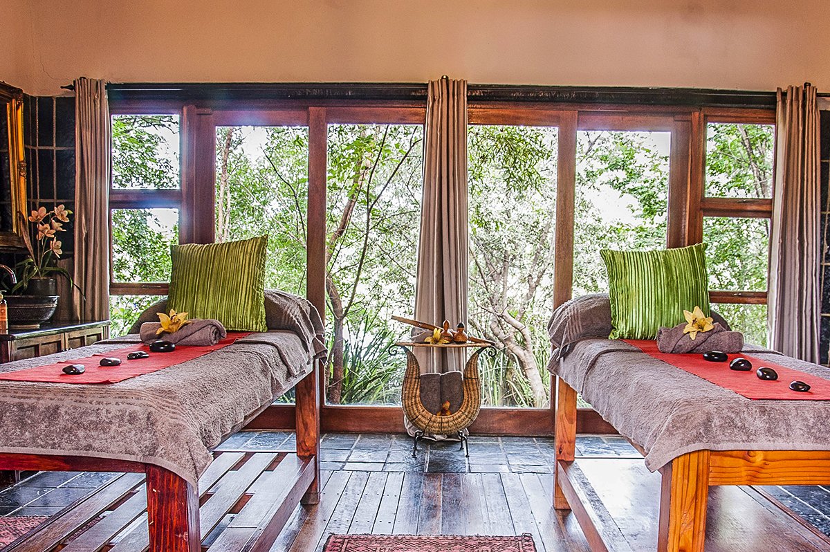 SpaInTheCountry's tweet photo. Enjoy a relaxing and rejuvenating escape to a spa with lush botanical gardens, or perhaps you'd prefer to be pampered with the sounds of nature that generously flow in while you overlook the natural wetlands at our historic lodge. 
#KedarLodge #MistyHills https://t.co/hEt1XOrTd8