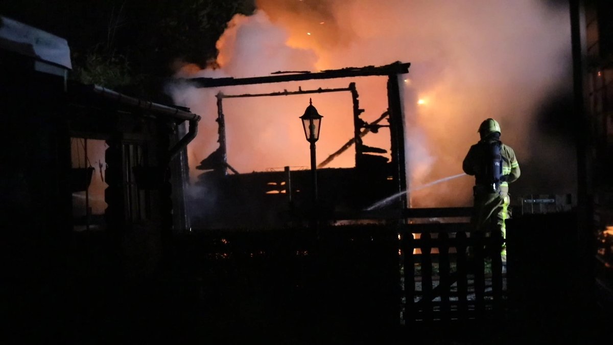 Dode bij uitslaande brand in stacaravan in Lieren..