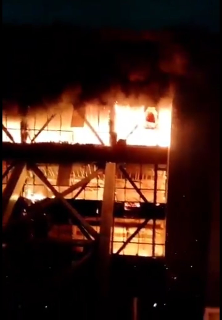 fpost360's tweet photo. Massive fire in a six floor building in Sector 44, Gurugram today wee hours. No human loss reported as the building was empty at the time of the incident, says fire dept.

#Gurugram https://t.co/YvwsBOXE3Z