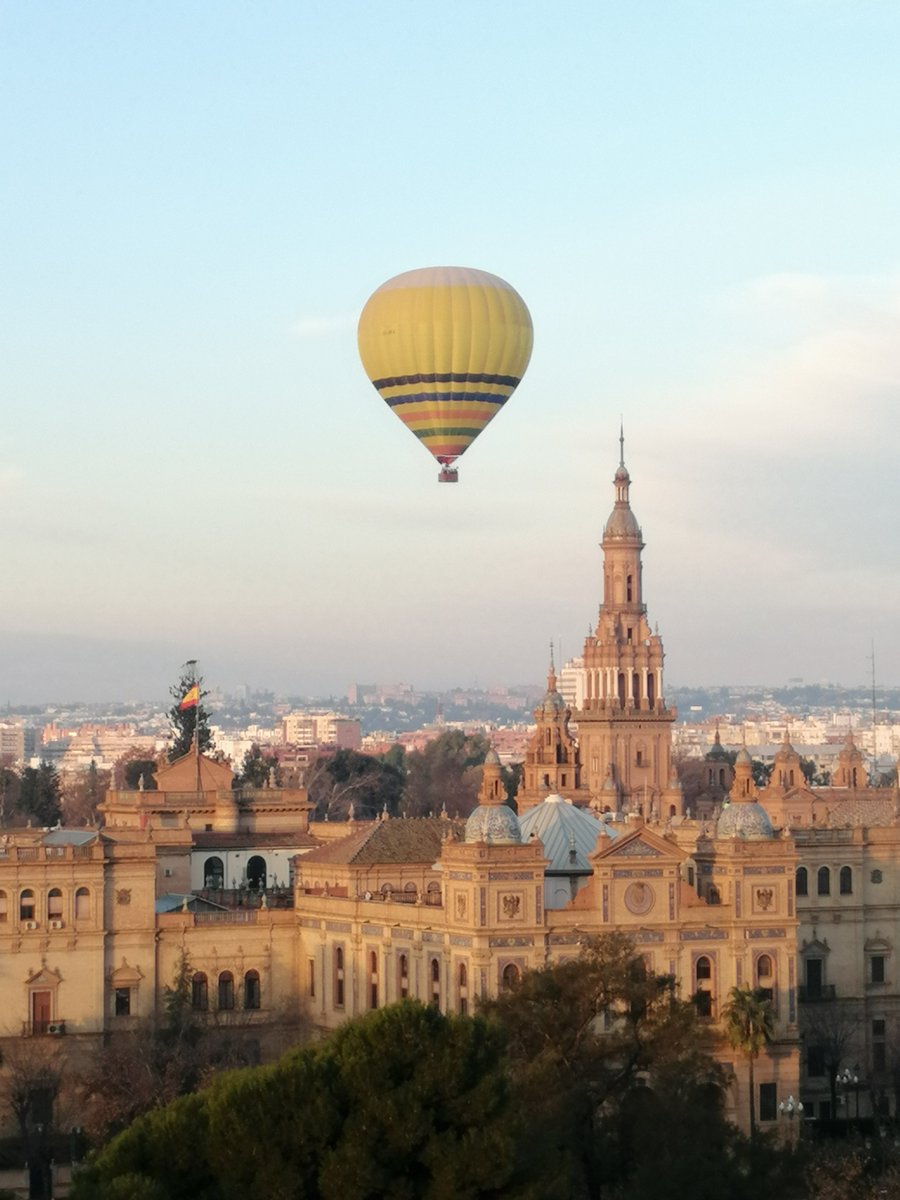 lrey67's tweet photo. Ya llegan los Reyes a Sevilla https://t.co/spA6CmKptK