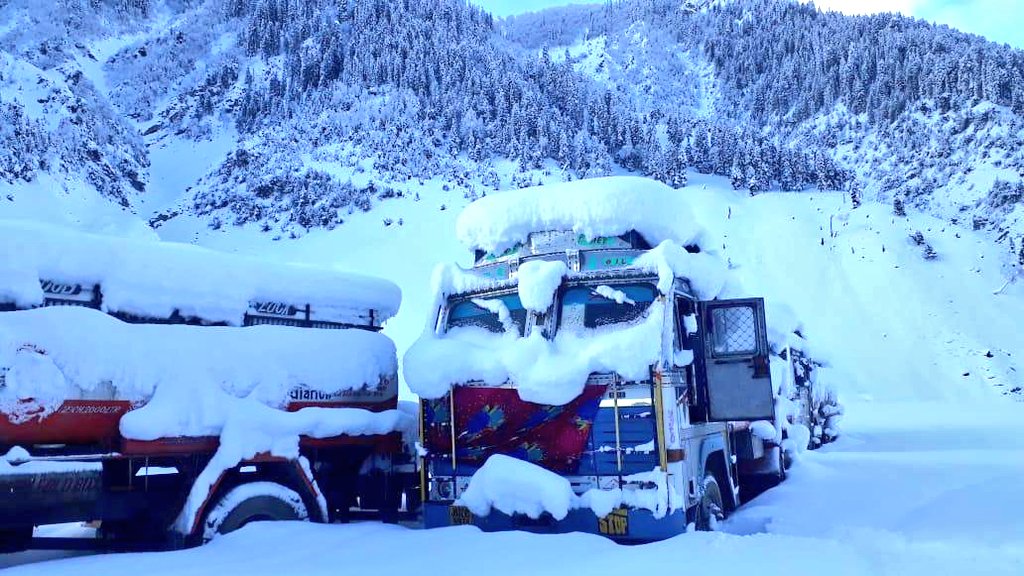 ioclpunjab's tweet image. #IndianOil committed to keep up the promise of being the #EnergyofIndia &amp;amp; happily serving Nation's energy requirements amidst tough terrains/subzero climates. A big Salute to our real heroes!! #ProudToBeAnIOCian