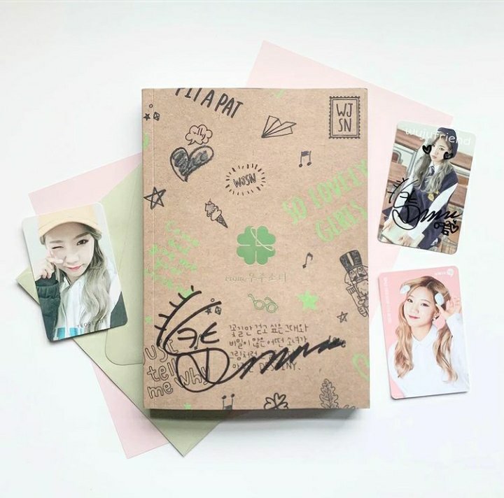 2DROPS4's tweet image. 🚐_  ⋆ ρᥣᥲყ 𝕝𝕚𝕤𝕥  :: ﹫ 𝗠𝘆  ◜ 𝐟𝐚𝐯𝐨𝐫𝐢𝐭𝐞 🎧  𝗺𝘂𝘀𝗶𝗰 ; #GiftFromCLSN + #CLSN_LovesUs.

[#JUNJI🔮] Oww!!!! Por fin esta en mis manos! Estoy muy enamorada del diseño y las fotos, salen hermosas.