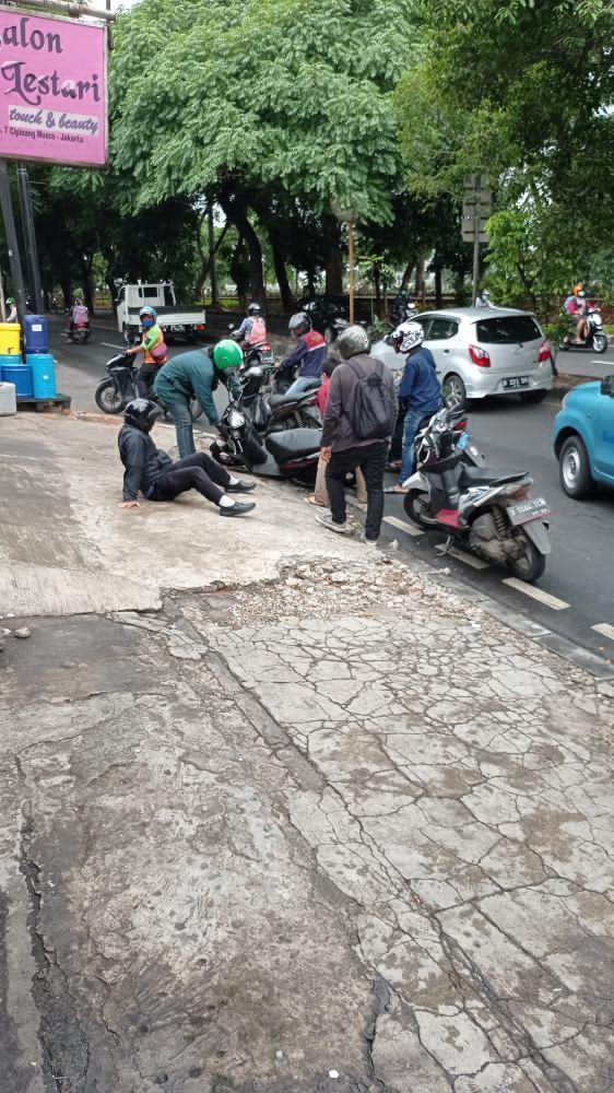 BktOjek's tweet photo. Hati2 dalam berkendara, keluarga menunggu dirumah. https://t.co/tF4Ivh66Pc