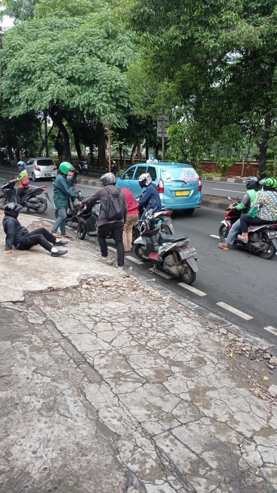 BktOjek's tweet photo. Hati2 dalam berkendara, keluarga menunggu dirumah. https://t.co/tF4Ivh66Pc