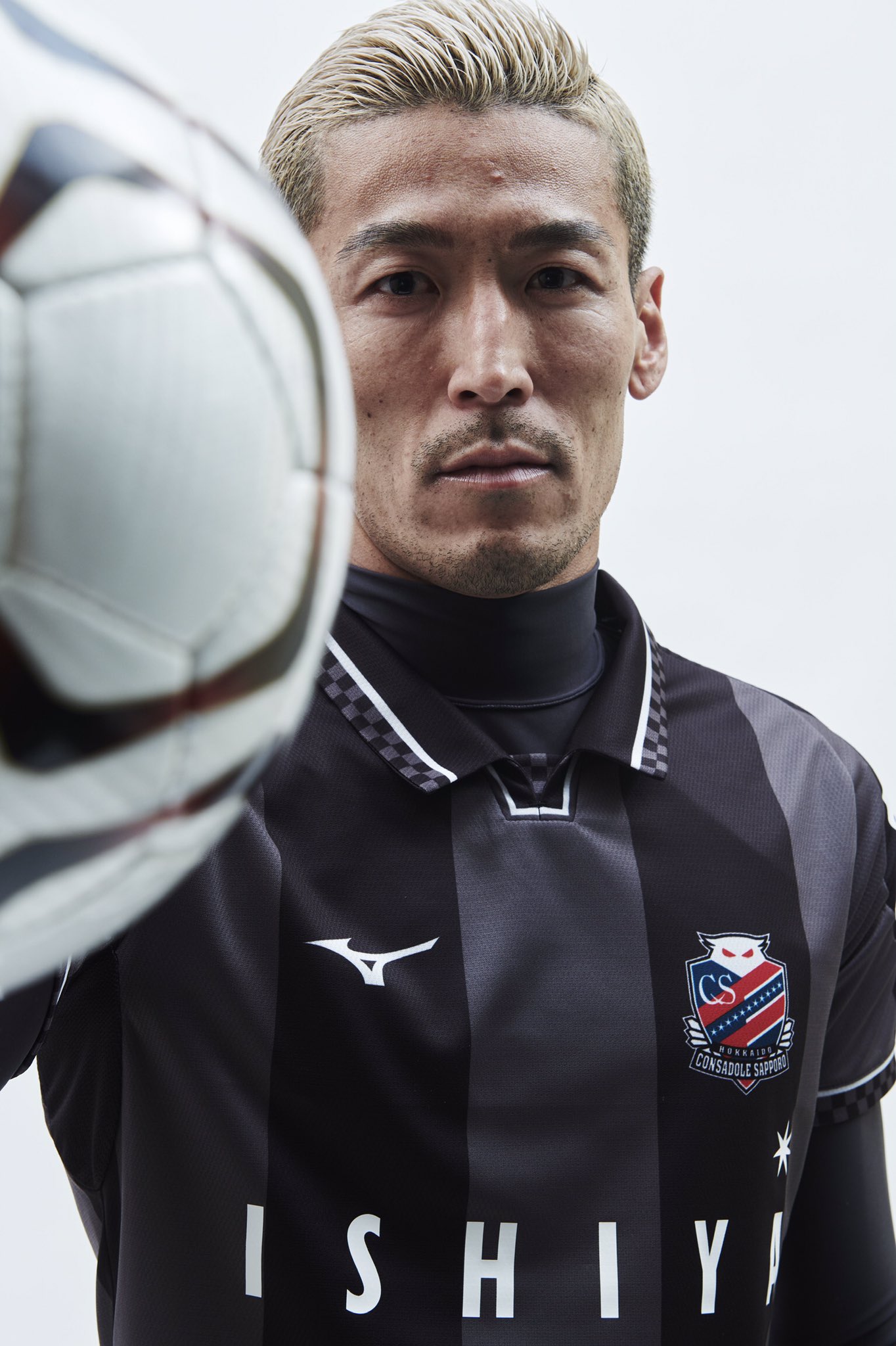 北海道コンサドーレ札幌公式 21新ユニフォーム 1 16 土 より順次 予約販売開始 新ユニフォームのデザイン画とコンセプトを公開中です Gkという孤高の存在をさらに強く見せるための 黒とグレーという新しい配色 オリジナリティを重視し 凛々 北海道コンサドーレ札幌公式 21新ユニフォーム 1 16 土 より順次 予約販売開始 新ユニフォームのデザイン画とコンセプトを公開中です Gkという孤高の存在をさらに強く見せるための 黒とグレーという新しい配色 オリジナリティを重視し 凛々