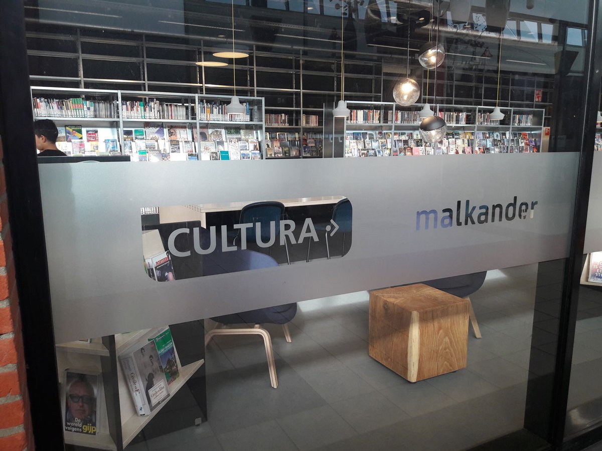 In opdracht van <a href="/ifcommunicatie/">Peter Mulder</a> de stroken #zandstraalfolie aangepast bij <a href="/Culturaede45/">Cultura Ede</a> stadspoort i.v.m. nieuwe #logo