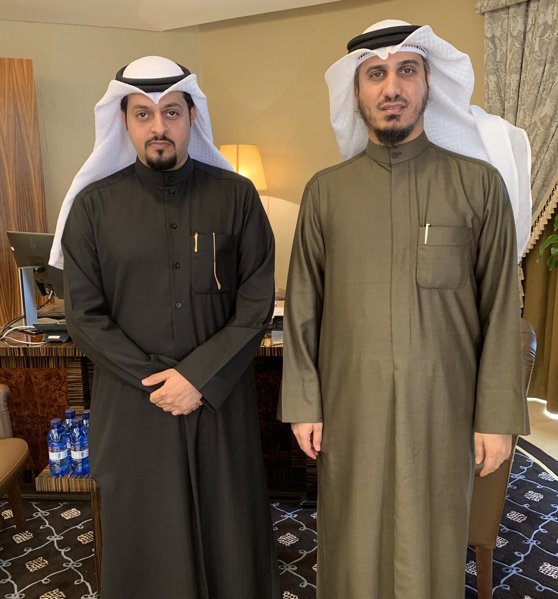 التقيت بالنائب الدكتور / بدر الداهوم الرجل النزيه في زمن تُباع فيه كلمة الحق ، و قد جرى الحديث نحو الحفاظ على المال العام و أقصاء شبهات الفساد في مؤسسات الدولة.
#نقابة_الطيران_المدني 
#الطيران_المدني 
<a href="/DrBaderALdahoom/">د. بدر زايد الداهوم</a>