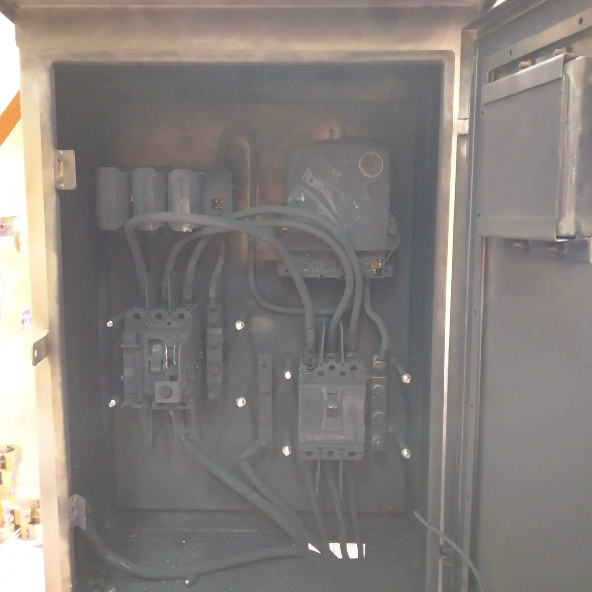 TS EN 61439-1 Madde 10.11 Kısa devre dayanımı
16 kA ICC deneyine tabi tutulmuş bir pano.
IEC 61439-1 Clause 10.11 Short-circuit withstand strength
A test that fail for 16 kA ICC
#shortcircuit #withstand #strength #panel #iec #laboratory #TSE