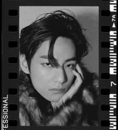 Miryam27094352's tweet photo. SELCA DAY๐ @BTS_twt @bts_bighit #selcaday #selca #taehyung #tae #KimTaehyung #V #bts #bangtan #me #Armyselcaday #Btsitalianarmy #btsarmy #curlyhair #afrohair #btsitaly #italy #edit #effect #blackandwhite #photography https://t.co/Ew3SLR9bBm