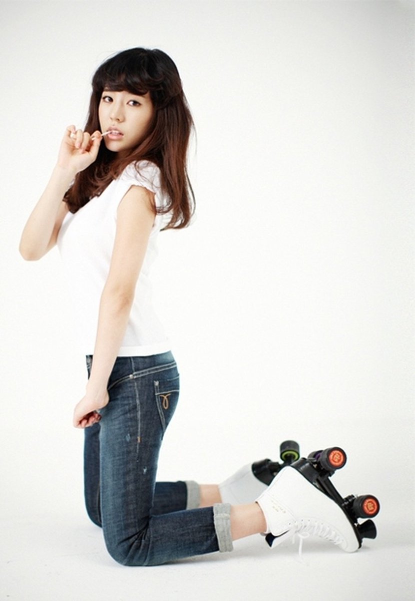 515CORE's tweet photo. for 12 years humanity has been wondering HOW sunny managed to look so perfect with pure innocence just in a white t-shirt and jeans #12YearsWithGee https://t.co/YPiaaq11lC