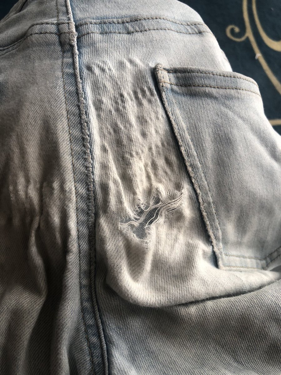 Oh and why I had to put on kain pelikat is because my only pants are koyak kat punggung and others are soaked 