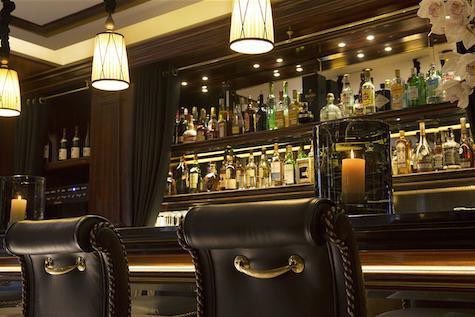 StephCailleteau's tweet photo. Only the barmaid Knows my sorrow... Mes nuits au cœur de Londres. (Lire...mes fuites au cœur de l’ombre). #secondroman ✍️ https://t.co/dXfhl9tBWp