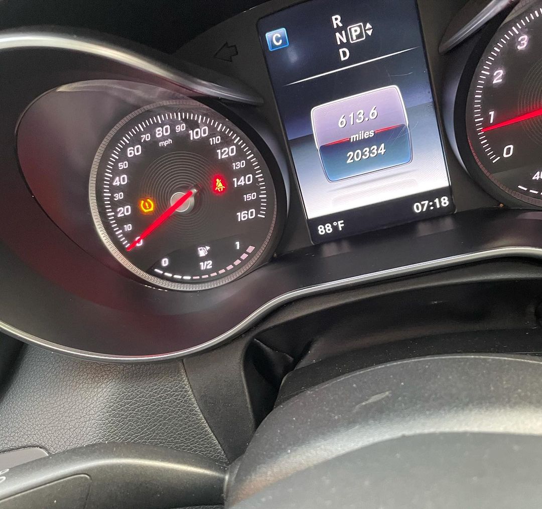 opekingfrosh's tweet photo. Pls Help Retweet🙏

Sweet Deal🔥

Mercedes Benz C300
2015
Toks
Full Option

Price - 11.5M Only

Location - Lekki

Send a DM or Call/Whatsap 08077565546

#DangotesEmpire #iPhone12 #lockdown #schoolsreopening What God 5th of January
#EricaOnceSaid Federal #universityTools #bobrisky https://t.co/gztgO4fpBN