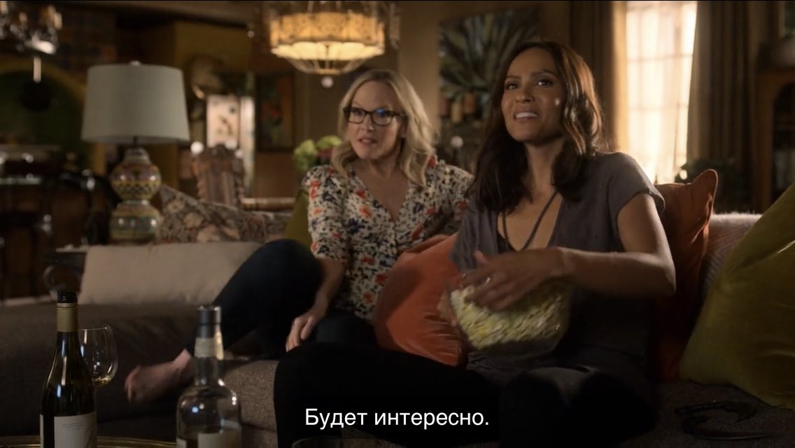 стою в ванной, перед зеркалом, напеваю себе: my dick is big, my dick is very big
заходит Агата, со смешком напевая: I suck his dig, is big, is very very big
мимо проходящие Саманта и Адель: -_-