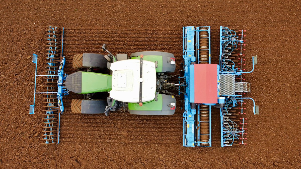 Happy new year everyone, Drilling Laureate spring barley today after @BritishSugar sugar beet 🍻
#springbarley 
#Lincolnshire 
#farming 
#agriculture 
#lockdown