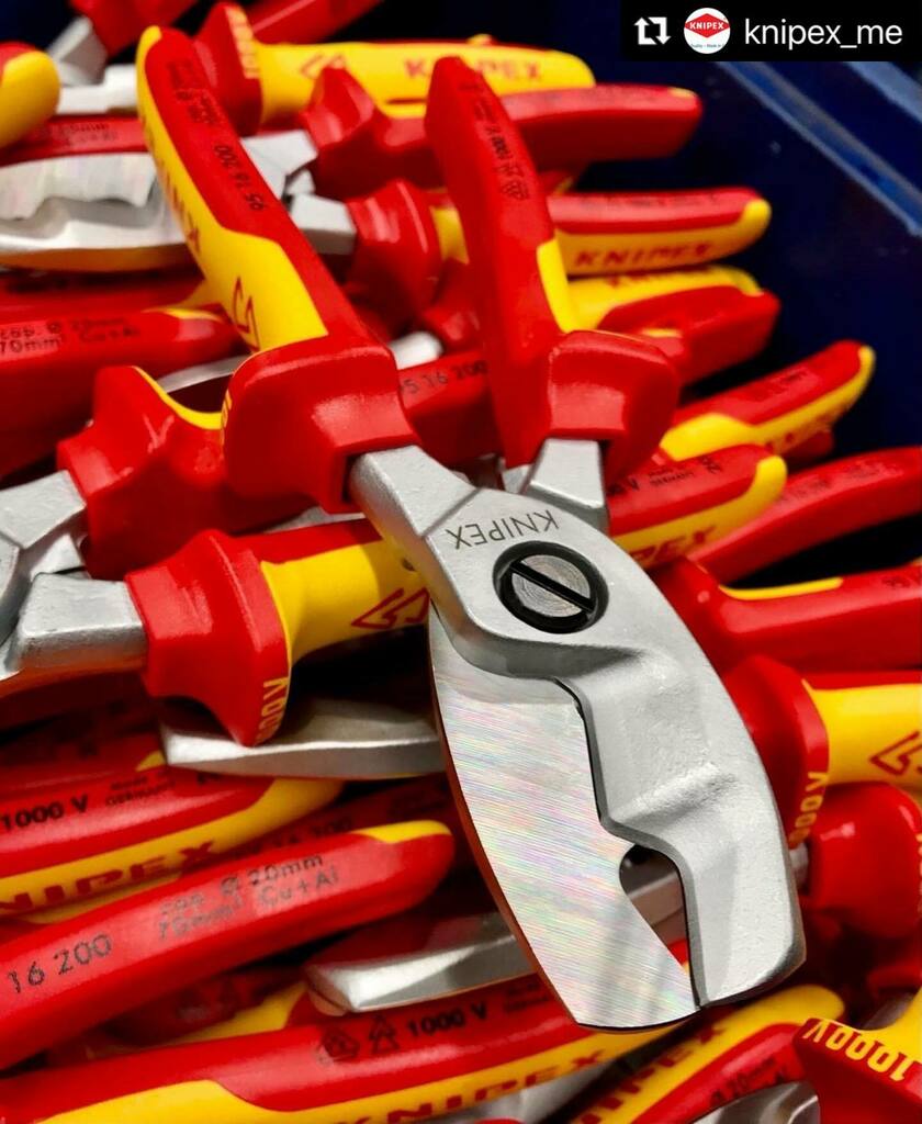 ToolsPremium's tweet photo. #Repost @knipex_me with @make_repost
・・・
Dual cutting edge cable cutter, no. 95 16 200 ~~~ Kabelschere mit Doppelschneide, Nr. 95 16 200 #knipex #knipextools #cable #kabel #coupecables #kabelschere #kabelschneider #cortacables https://t.co/aalxlUosId