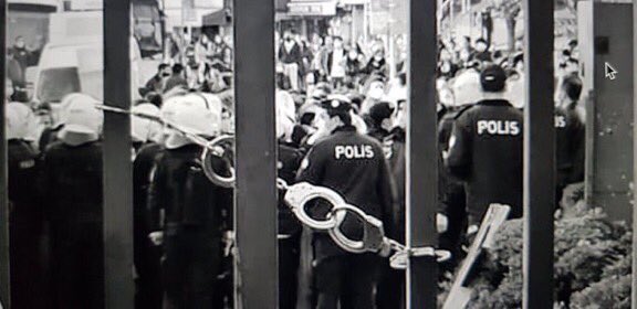 Bu fotoğraf senin eserin <a href="/melihbulu/">Melih Bulu</a> #BogaziçiDireniyor Gencecik çocukları evlerinden gözaltına aldırdanız da direnmeye devam edecek!