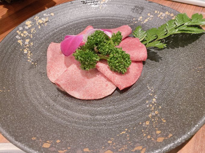 あかりん(美谷朱里)とひっさびさにご飯してきた‼️ 焼肉からの甘いものハシゴで胃袋崩壊( ◜௰◝  ） https://t.co/IC9muuL2LW