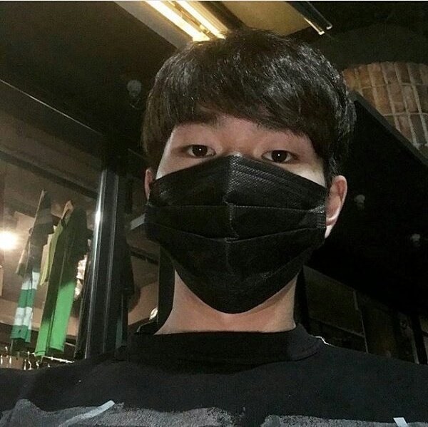Some of Jinki's Selca posted on his Instagram - that are already deleted (A Thread) #SHINee    #Onew  #샤이니  #온유 (Some of it has a watermark ) I reposted these using my Instagram fan account)[2016-05-29] Jinki with black mask on 