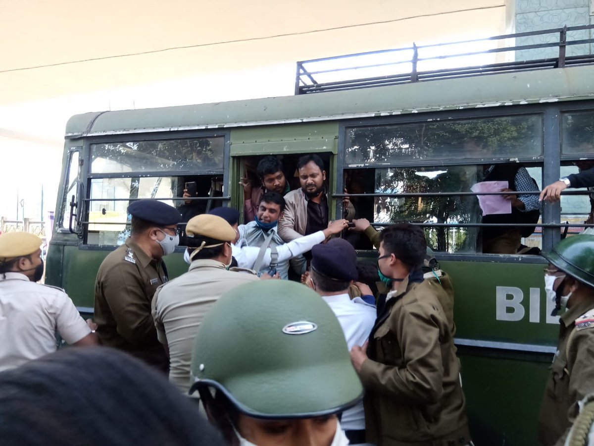 meghnamaiti10's tweet image. @swapan55 @SuPriyoBabul
@DilipGhoshBJP @rantidevsengupt What a shameful situation  in West Bengal. Researchers and higher education aspirants are detained by Bidhannagar Police officers to stop our peacefull protest against #RevokeSACT in front of Bikash Bhavan, Kolkata