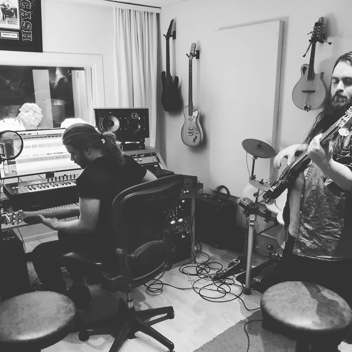 Hlakka til að leyfa ykkur að heyra næsta single. Endilega followið mig á spotify og fylgist með ;)  open.spotify.com/artist/7hq5MwV…