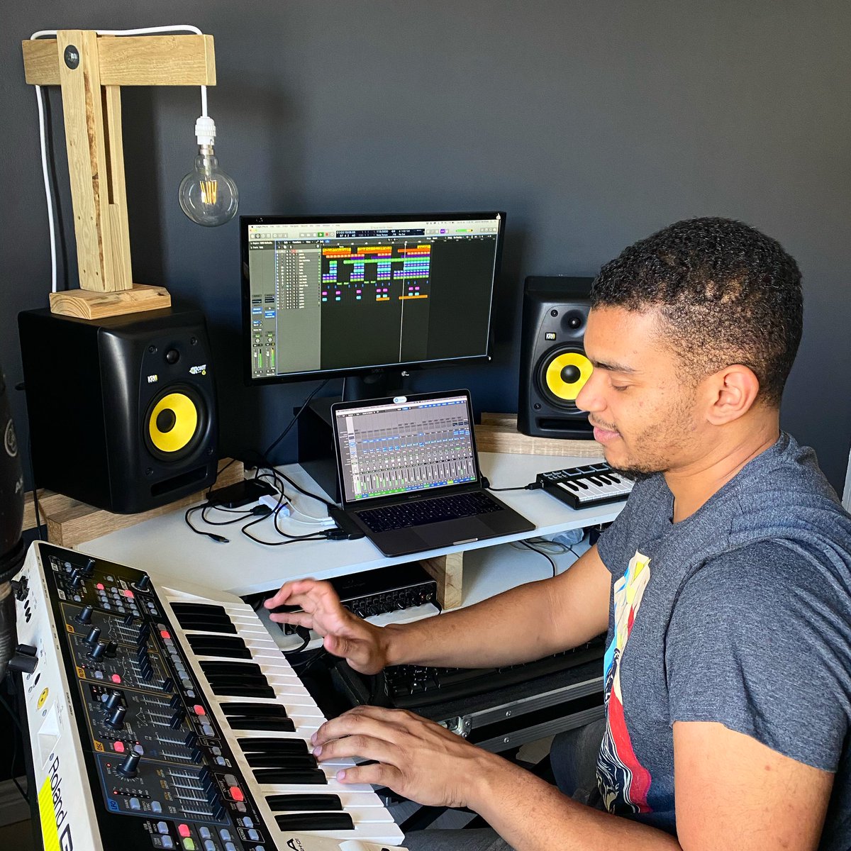 Jericho_JH's tweet photo. 2021 we are here!
#musician #newmusic #musicproducer #rap #trap #trapbeats #chillbeats #producerlife #beats #beats4sale #studiolook #beatstars #bestbeats #followers #soundcloud #spotify #tidal #create #musicmarketing #newrelease #tiktok #viral #jayaitchmadethat https://t.co/C7KUhSEY5k