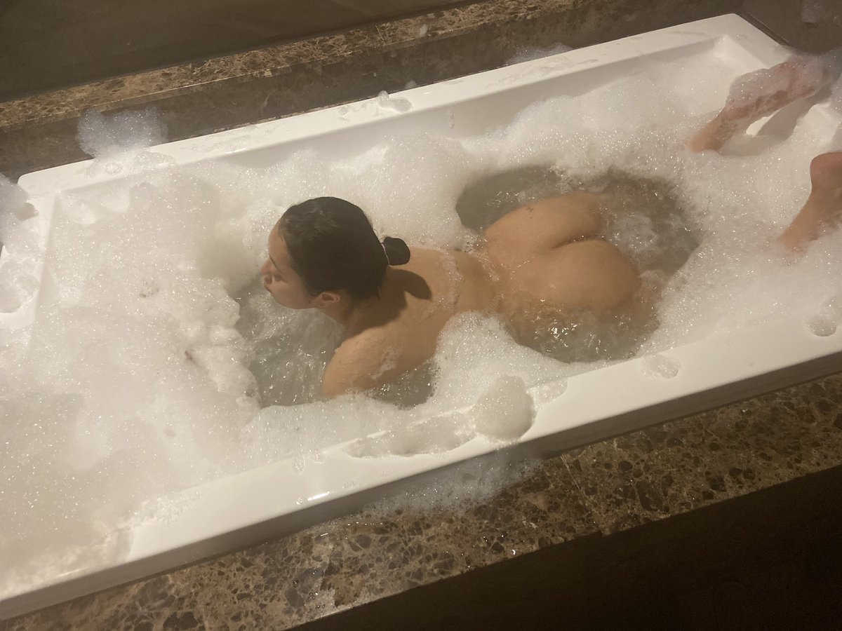 PCplxxx's tweet photo. So you want to come and join me daddy 😜💕💕 https://t.co/zdklheJGu1