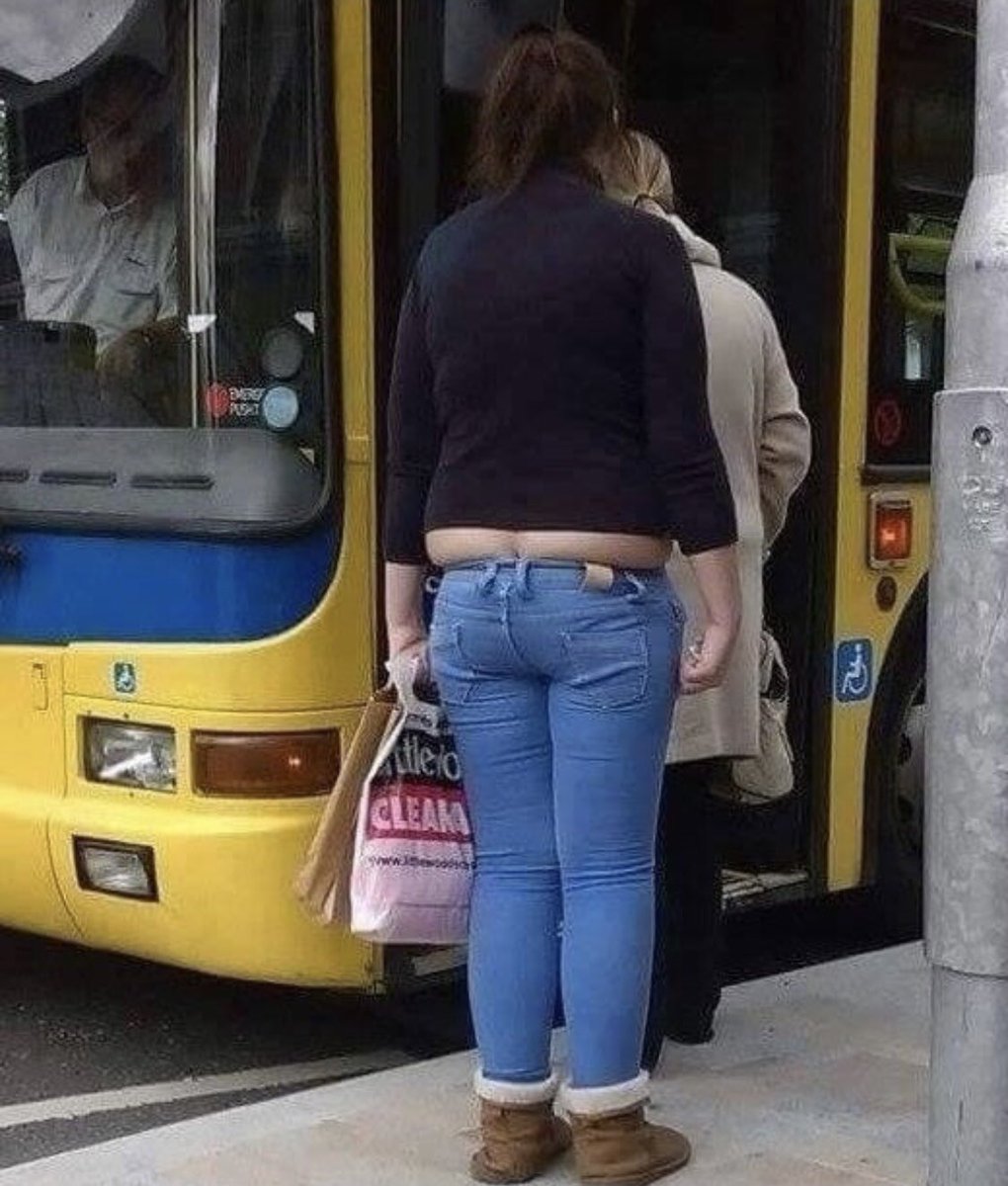 O kotun içine nasıl girdin Hadi girdin düğmeyi nasıl kapattın Hadi kapattın nasıl patlamadı..? Kafamda deli sorular🤔😂😅🤣😃🙈