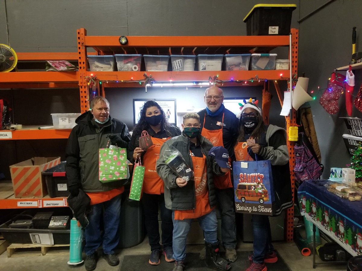 Merry Christmas to the best receiving department. Great year at 6505. ⁦<a href="/CorrellMelissa/">Melissa Correll</a>⁩.