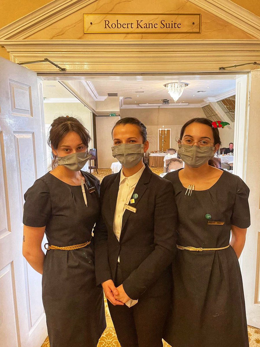 HayfieldHFC's tweet photo. Happy Christmas Eve from all at Hayfield Manor 🌟 We are looking forward to taking care of all our guests over the next few days &amp; ensuring they have a magical Christmas �� #HappyChristmasEve https://t.co/BWzNBlL1pz