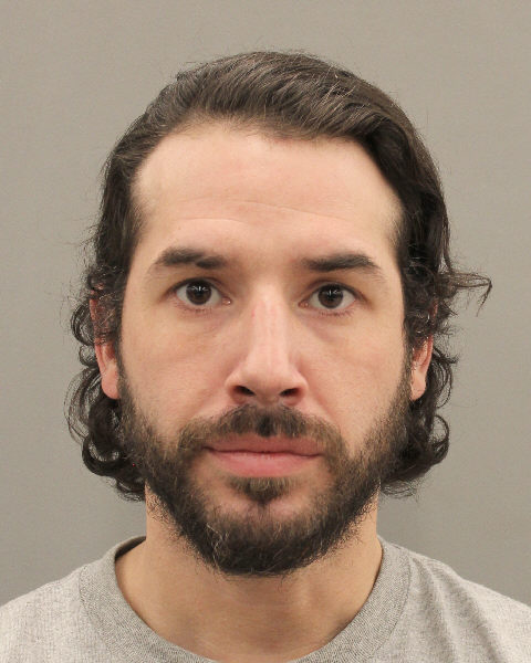 houstonpolice's tweet image. ARRESTED:  Booking photo of Patrick Kelly, 32, charged in the assault of an employee at a bar at 1010 Banks on Monday.  

Kelly is accused of striking the employee in the head with a glass after Kelly was repeatedly told he had to wear a mask while walking in the bar. #hounews
