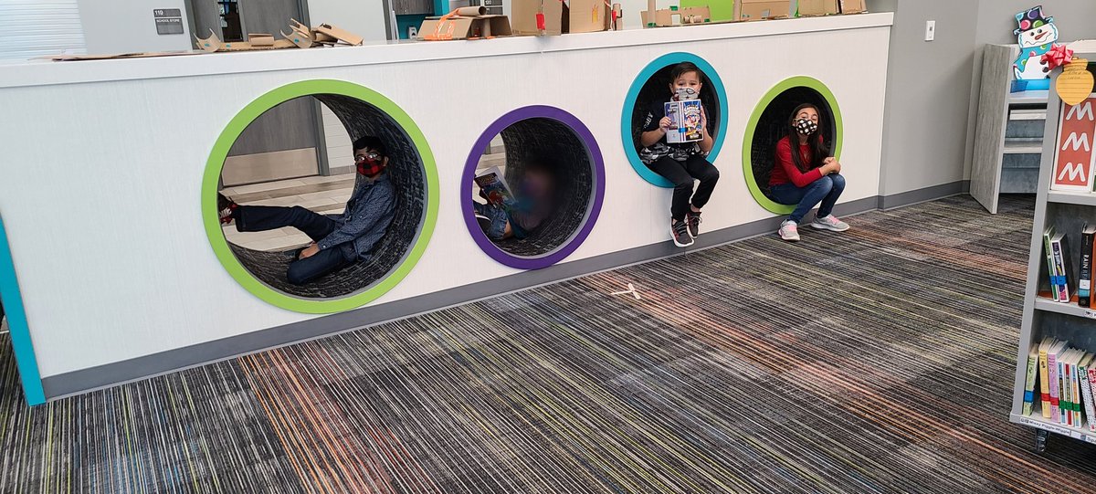 FoxLibraryKISD's tweet photo. The best way to end the day before winter break? Reading a #foxtastic book in a book nook in the @FoxKISD library! πβοΈ @AnahYbarra @KleinISD @kitacombs @KleinLibraries #LibraryPromise #FoxFamily #ReadersAreLeaders https://t.co/WBoaHSXKHL