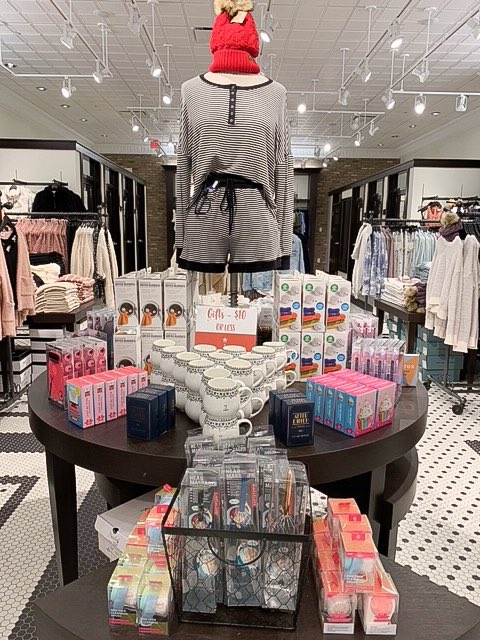 Allll the last minute stocking stuffers! 🙌❤️🎅

Shop giftables at the link in our bio! #drygoods #drygoodsusa #gifts