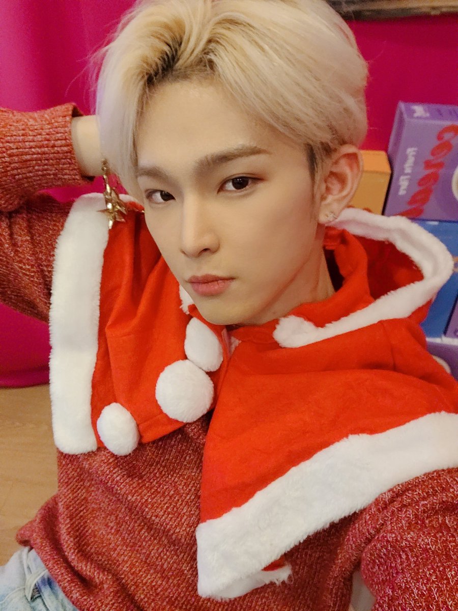 official_ONEUS's tweet photo. [#이도]
크리스마스이브! 이번 크리스마스도 행복하게 보내요 우리 투문♡ 메리 크리스마스~!!! https://t.co/AWTqQpVIh5