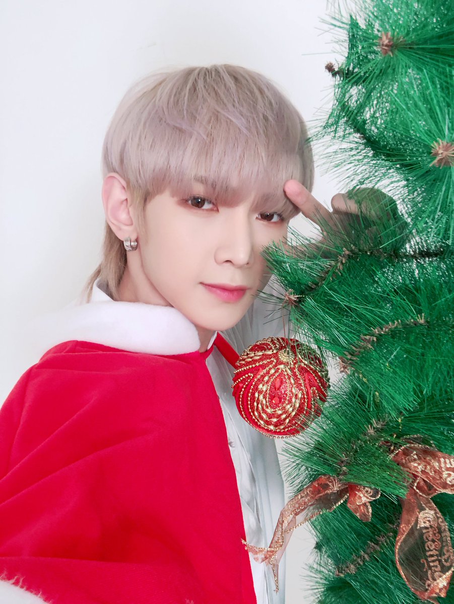 Can I take a picture of you, so I can show Santa exactly what I want for Christmas. #YEOSANG  #여상  #ATEEZ  #에이티즈  @ATEEZofficial