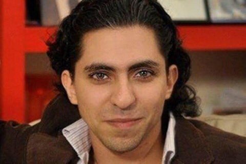 My thoughts on this  #ChristmasEve are with  @raif_badawi and his family. He was arrested on 17 June 2012 and was sentenced to 10 years in prison and 1000 lashes. He is married to  @miss9afi and they have three children Tirad, Najwa and Miriyam. They live in Canada  #FreeRaif