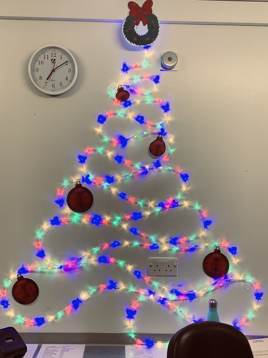 misspiggyjm's tweet photo. What a difference a year makes!.... Merry Christmas from delivery suite at the RVI🎄🎄 #teamrvi https://t.co/UqxhY0nco2