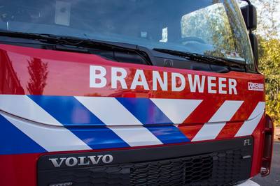 Veel rook bij grote brand in schuur Groenlo, omwonenden geadviseerd ramen en deuren te sluiten..