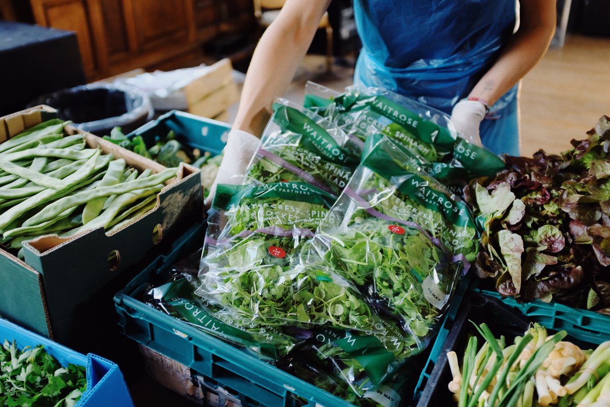 CommFoodHub's tweet image. We won't be open tomorrow (Christmas Day) so instead will be running a session today, Thurs 24th Dec, from 5pm. Please come to the Tottenham Town Hall to receive free, fresh food! 🥦🍞🍅

Our hours will resume as normal from Saturday 26th (Boxing Day) at the usual time of 3pm!