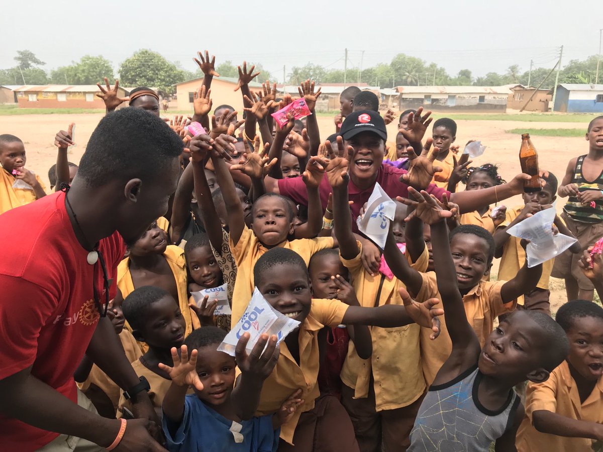 SS9Foundation's tweet photo. Donation of books and soccer equipment to a school in the Volta region of Ghana to inspire the kids to enjoy learning and sports. ⁦@Coach_Mira9⁩ ⁦@WorldVisionGH⁩ ⁦@UNICEFGhana⁩ https://t.co/D8PPd1oaxt
