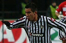 Alexis moved to Italian Club Udinese in 2006 where he was a young and upcoming prospect looking to make a name for himself in the Serie A. He had great games and was a regular at the club. But it wasn't the best of spells for the young Chilean.