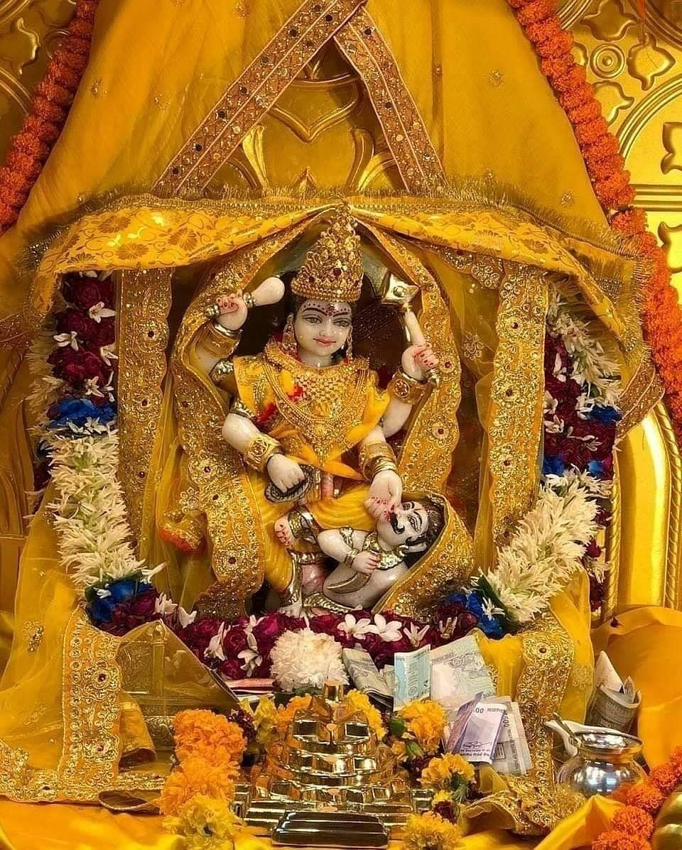 baglamukhipuja's tweet photo. माँ बगलामुखी के नाम का जप करने से मनुष्य के जीवन में आने वाली सभी बाधाएं नष्ट हो जाती हैं। माँ की लीला अपरंपार है। https://t.co/YzTl0g7Kp9